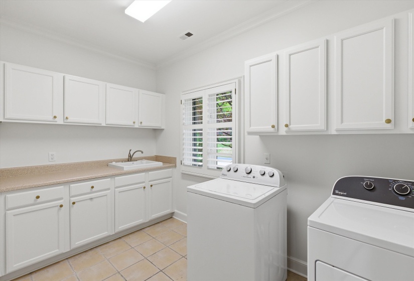 6303 MASSEY OAKS CV, Memphis, Tennessee 38120, 5 Bedrooms Bedrooms, 10 Rooms Rooms,3.2 BathroomsBathrooms,Residential,For Sale,MASSEY OAKS,10219792