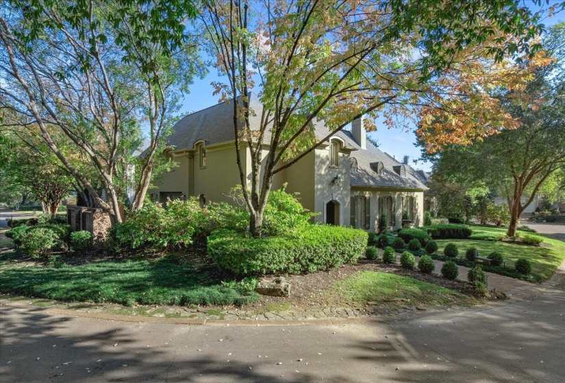 6303 MASSEY OAKS CV, Memphis, Tennessee 38120, 5 Bedrooms Bedrooms, 10 Rooms Rooms,3.2 BathroomsBathrooms,Residential,For Sale,MASSEY OAKS,10219792