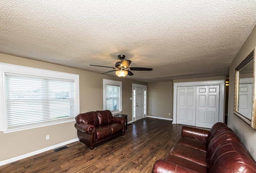 1163 MCLAUGHLIN DR, Munford, Tennessee 38058, 3 Bedrooms Bedrooms, 6 Rooms Rooms,2 BathroomsBathrooms,Residential,For Sale,MCLAUGHLIN,10219795