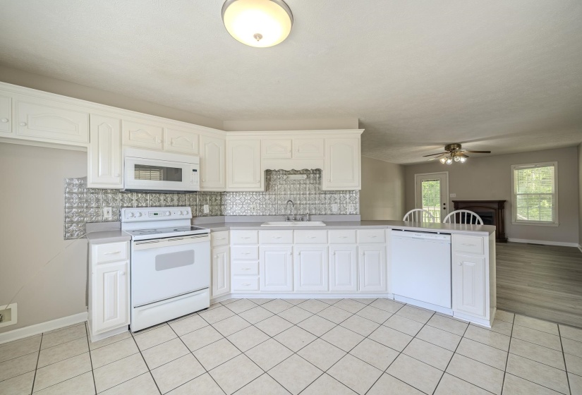 220 LINDEN LN, Adamsville, Tennessee 38310, 3 Bedrooms Bedrooms, 7 Rooms Rooms,2 BathroomsBathrooms,Residential,For Sale,LINDEN,10219796