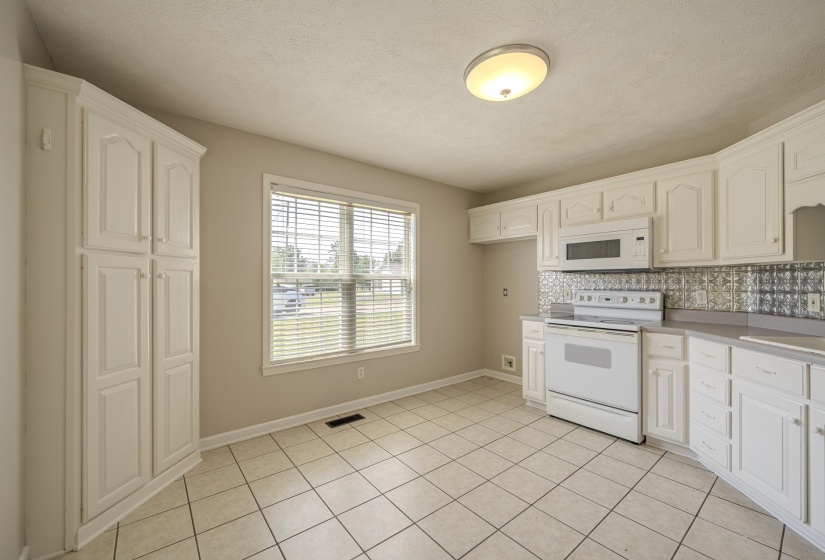 220 LINDEN LN, Adamsville, Tennessee 38310, 3 Bedrooms Bedrooms, 7 Rooms Rooms,2 BathroomsBathrooms,Residential,For Sale,LINDEN,10219796