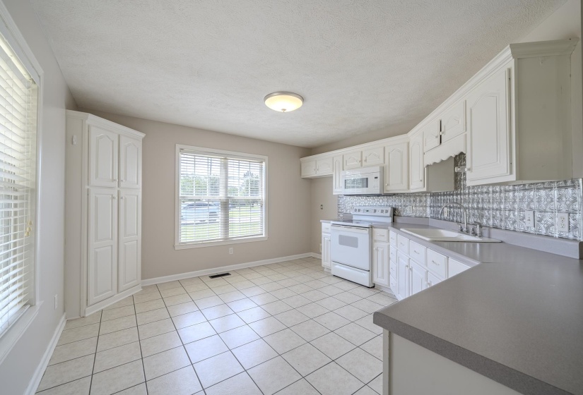220 LINDEN LN, Adamsville, Tennessee 38310, 3 Bedrooms Bedrooms, 7 Rooms Rooms,2 BathroomsBathrooms,Residential,For Sale,LINDEN,10219796