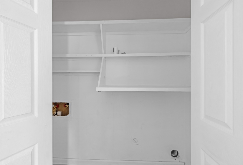 Laundry area featuring washer hookup