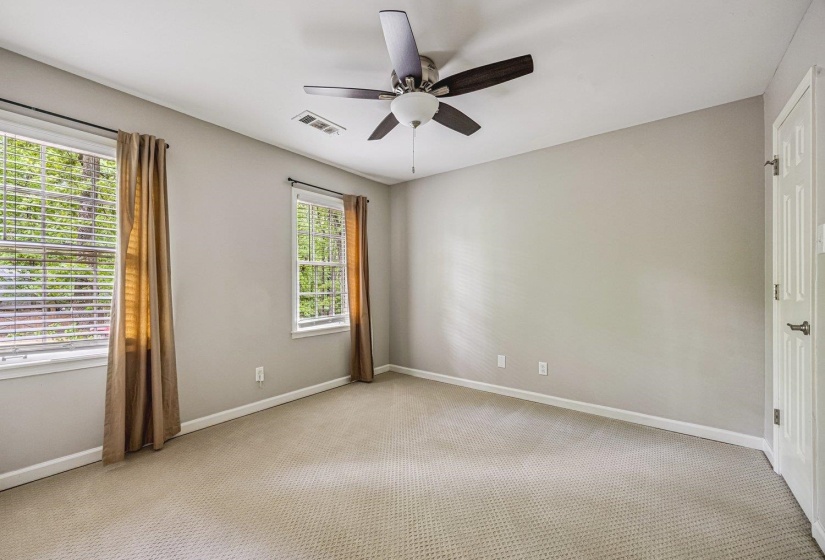 Unfurnished room featuring light carpet and ceiling fan
