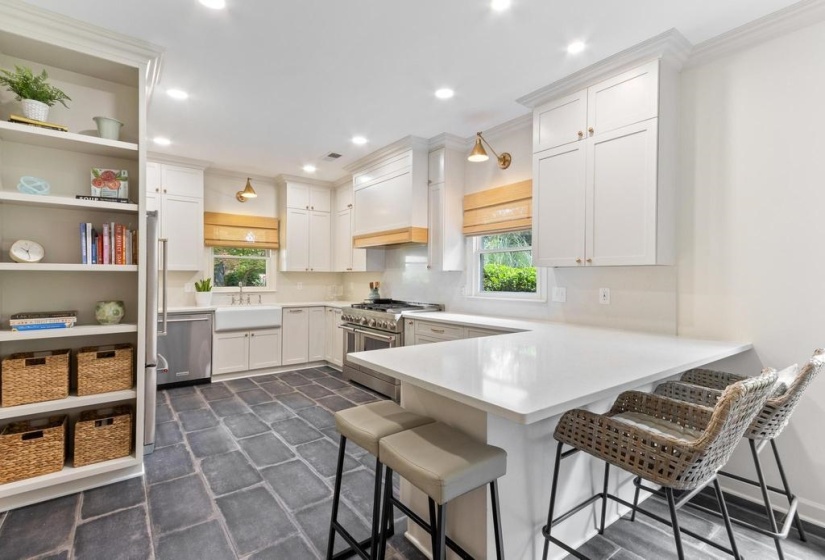 2880 BELFORT DR, Germantown, Tennessee 38138, 5 Bedrooms Bedrooms, 10 Rooms Rooms,3.2 BathroomsBathrooms,Residential,For Sale,BELFORT,10219800