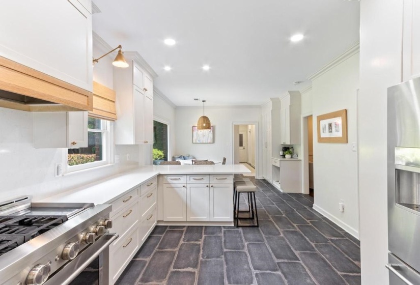 2880 BELFORT DR, Germantown, Tennessee 38138, 5 Bedrooms Bedrooms, 10 Rooms Rooms,3.2 BathroomsBathrooms,Residential,For Sale,BELFORT,10219800