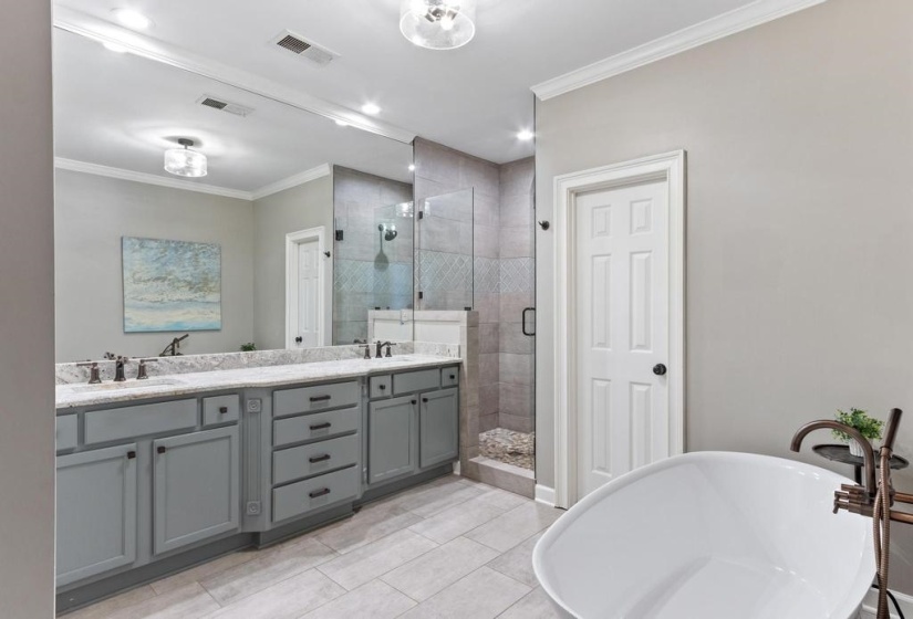 2880 BELFORT DR, Germantown, Tennessee 38138, 5 Bedrooms Bedrooms, 10 Rooms Rooms,3.2 BathroomsBathrooms,Residential,For Sale,BELFORT,10219800