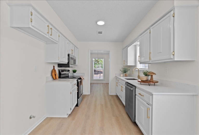 3083 LIVE OAK ST, Memphis, Tennessee 38115, 4 Bedrooms Bedrooms, 7 Rooms Rooms,2 BathroomsBathrooms,Residential,For Sale,LIVE OAK,10219806