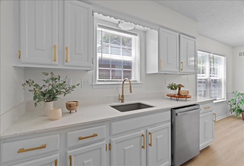 3083 LIVE OAK ST, Memphis, Tennessee 38115, 4 Bedrooms Bedrooms, 7 Rooms Rooms,2 BathroomsBathrooms,Residential,For Sale,LIVE OAK,10219806