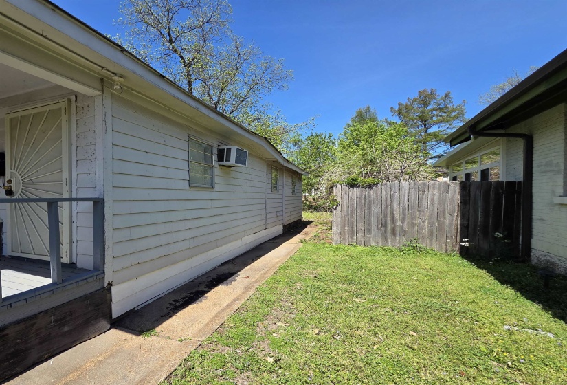 1320 FAXON AVE, Memphis, Tennessee 38104-6840, 2 Bedrooms Bedrooms, 5 Rooms Rooms,1 BathroomBathrooms,Rental Properties,For Sale,FAXON,10219854