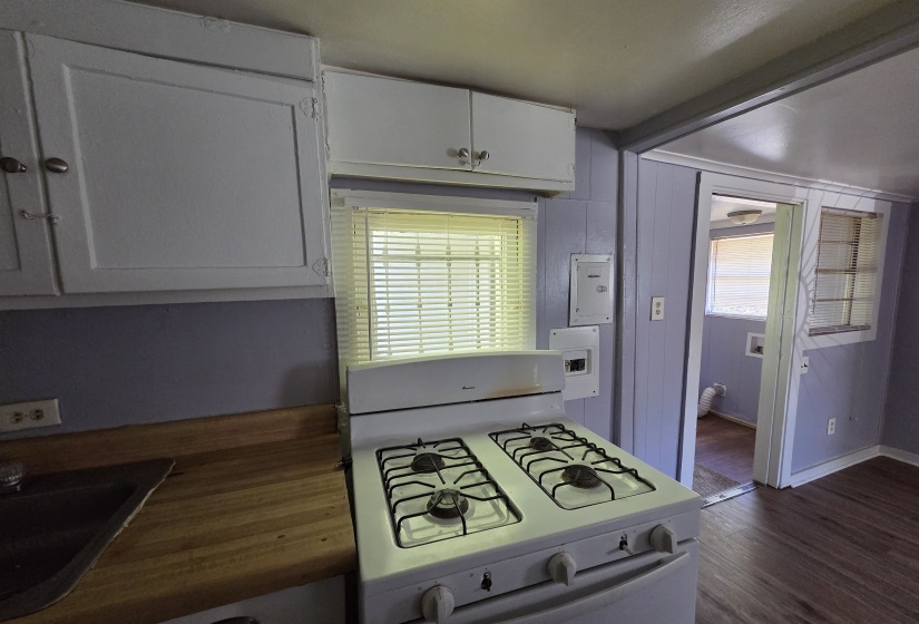 1320 FAXON AVE, Memphis, Tennessee 38104-6840, 2 Bedrooms Bedrooms, 5 Rooms Rooms,1 BathroomBathrooms,Rental Properties,For Sale,FAXON,10219854