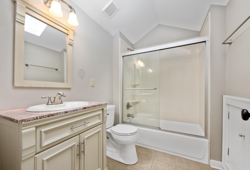 3592 COWDEN AVE, Memphis, Tennessee 38111, 3 Bedrooms Bedrooms, 7 Rooms Rooms,2 BathroomsBathrooms,Residential,For Sale,COWDEN,10219811