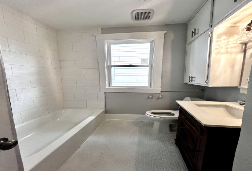 1052 FAXON AVE, Memphis, Tennessee 38105, 3 Bedrooms Bedrooms, 6 Rooms Rooms,2 BathroomsBathrooms,Residential,For Sale,FAXON,10219815
