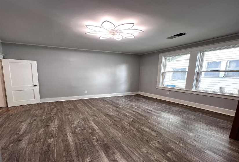 1052 FAXON AVE, Memphis, Tennessee 38105, 3 Bedrooms Bedrooms, 6 Rooms Rooms,2 BathroomsBathrooms,Residential,For Sale,FAXON,10219815