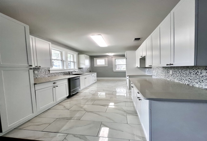 1052 FAXON AVE, Memphis, Tennessee 38105, 3 Bedrooms Bedrooms, 6 Rooms Rooms,2 BathroomsBathrooms,Residential,For Sale,FAXON,10219815