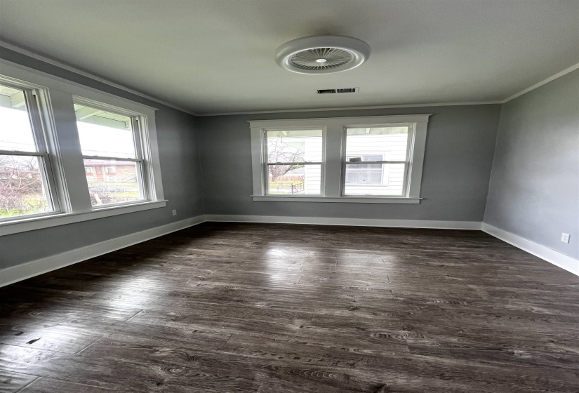 1052 FAXON AVE, Memphis, Tennessee 38105, 3 Bedrooms Bedrooms, 6 Rooms Rooms,2 BathroomsBathrooms,Residential,For Sale,FAXON,10219815