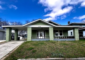 1052 FAXON AVE, Memphis, Tennessee 38105, 3 Bedrooms Bedrooms, 6 Rooms Rooms,2 BathroomsBathrooms,Residential,For Sale,FAXON,10219815
