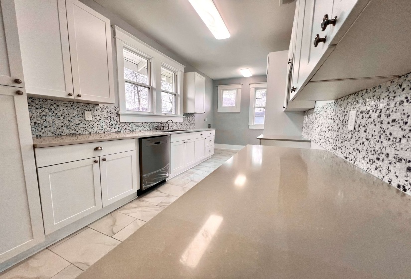 1052 FAXON AVE, Memphis, Tennessee 38105, 3 Bedrooms Bedrooms, 6 Rooms Rooms,2 BathroomsBathrooms,Residential,For Sale,FAXON,10219815