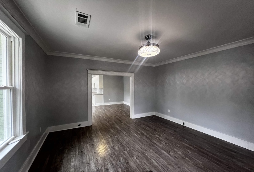 1052 FAXON AVE, Memphis, Tennessee 38105, 3 Bedrooms Bedrooms, 6 Rooms Rooms,2 BathroomsBathrooms,Residential,For Sale,FAXON,10219815
