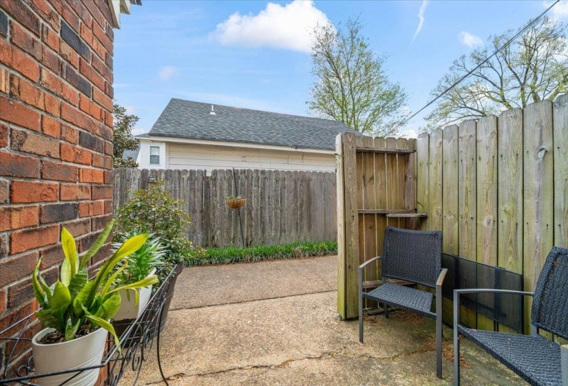 510 PEABODY SQ, Memphis, Tennessee 38104, 2 Bedrooms Bedrooms, 5 Rooms Rooms,1.1 BathroomsBathrooms,Residential,For Sale,PEABODY,10219817