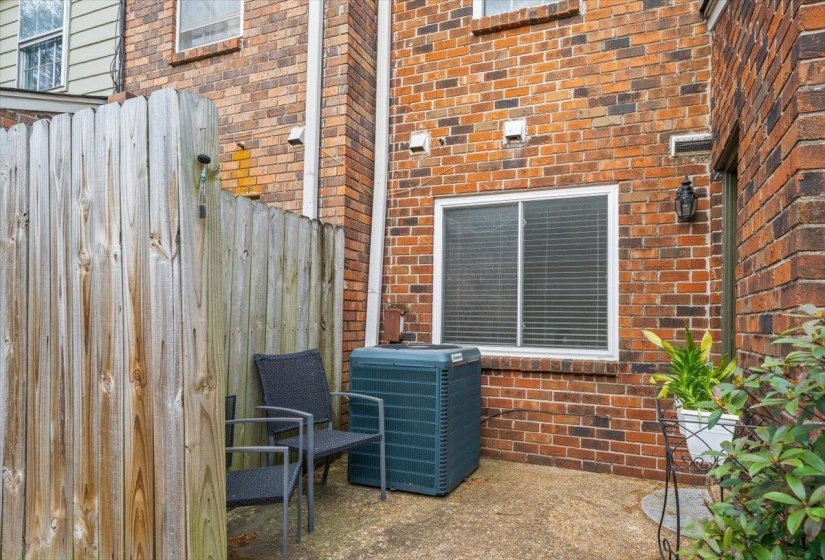 510 PEABODY SQ, Memphis, Tennessee 38104, 2 Bedrooms Bedrooms, 5 Rooms Rooms,1.1 BathroomsBathrooms,Residential,For Sale,PEABODY,10219817
