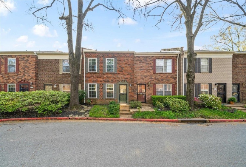 510 PEABODY SQ, Memphis, Tennessee 38104, 2 Bedrooms Bedrooms, 5 Rooms Rooms,1.1 BathroomsBathrooms,Residential,For Sale,PEABODY,10219817