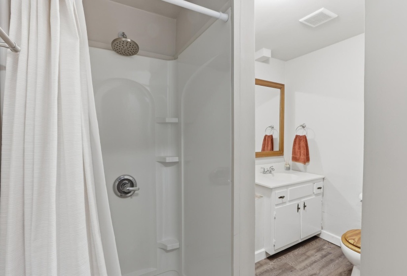 566 READ ST, Memphis, Tennessee 38122, 4 Bedrooms Bedrooms, 7 Rooms Rooms,2 BathroomsBathrooms,Residential,For Sale,READ,10219828