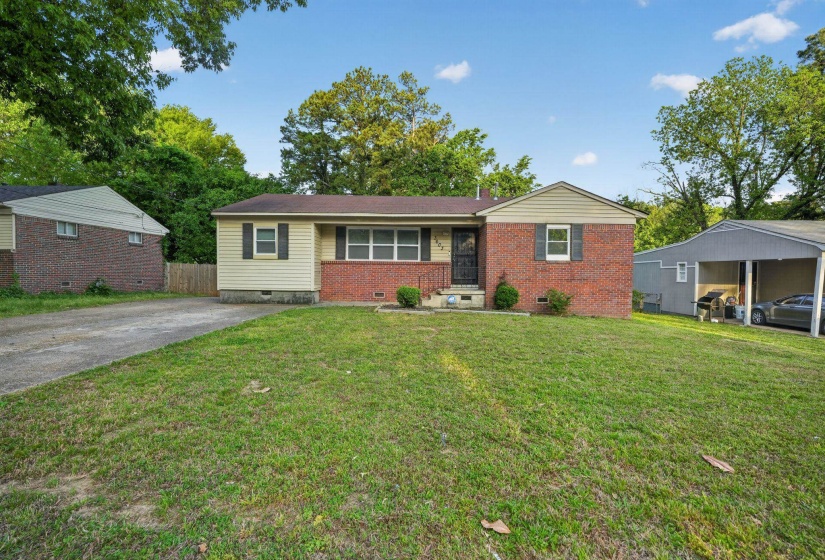 Single story home with crawl space and brick siding