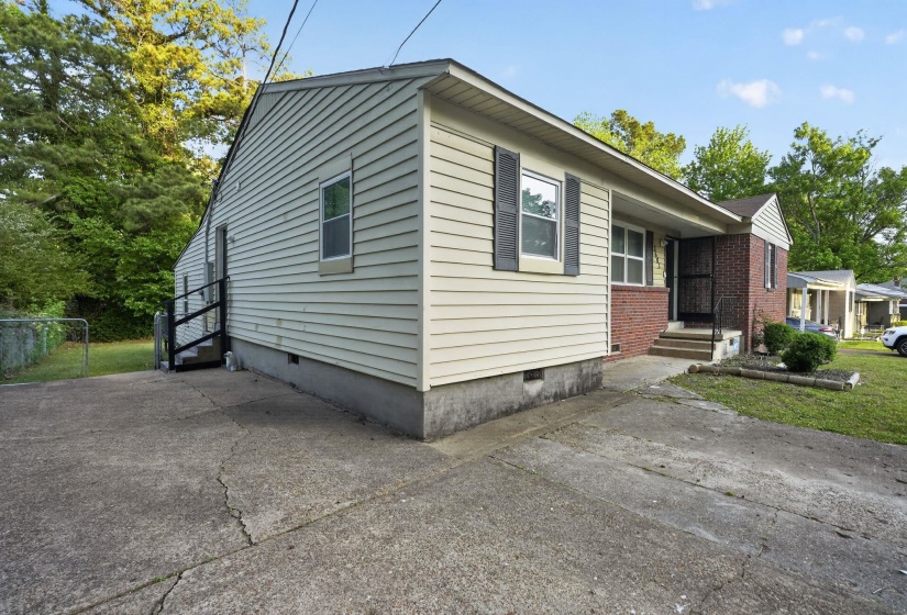 View of front of property featuring crawl space