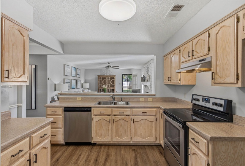 404 PURPLE FINCH CV, Collierville, Tennessee 38017, 3 Bedrooms Bedrooms, 5 Rooms Rooms,2 BathroomsBathrooms,Residential,For Sale,PURPLE FINCH,10219866