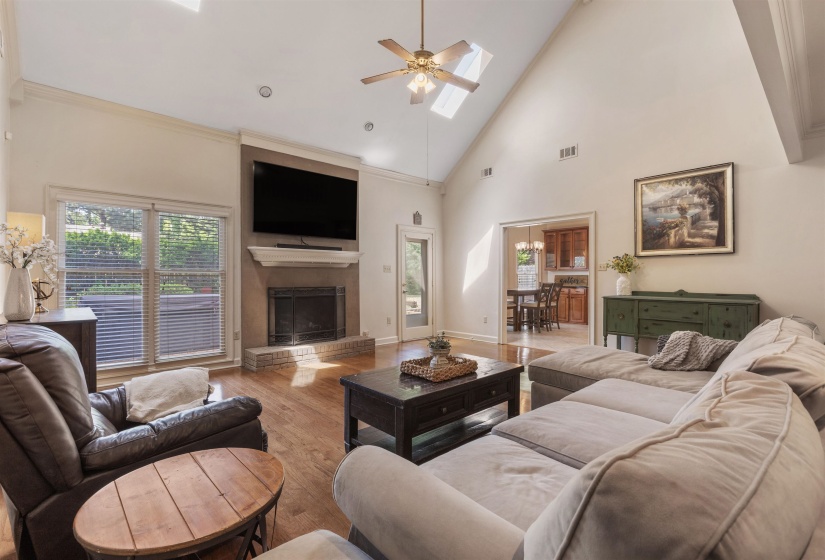 8106 MEADOW GLEN DR, Germantown, Tennessee 38138, 4 Bedrooms Bedrooms, 7 Rooms Rooms,3 BathroomsBathrooms,Residential,For Sale,MEADOW GLEN,10219871