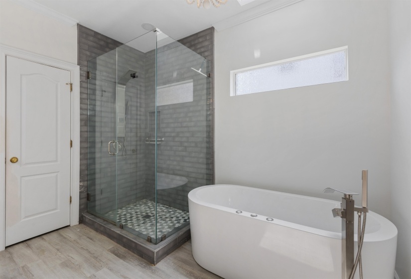 8106 MEADOW GLEN DR, Germantown, Tennessee 38138, 4 Bedrooms Bedrooms, 7 Rooms Rooms,3 BathroomsBathrooms,Residential,For Sale,MEADOW GLEN,10219871