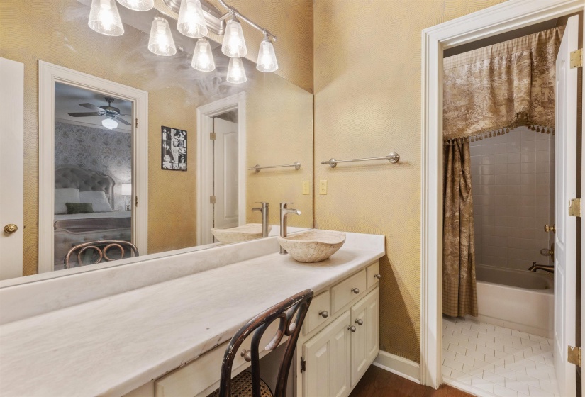 8106 MEADOW GLEN DR, Germantown, Tennessee 38138, 4 Bedrooms Bedrooms, 7 Rooms Rooms,3 BathroomsBathrooms,Residential,For Sale,MEADOW GLEN,10219871