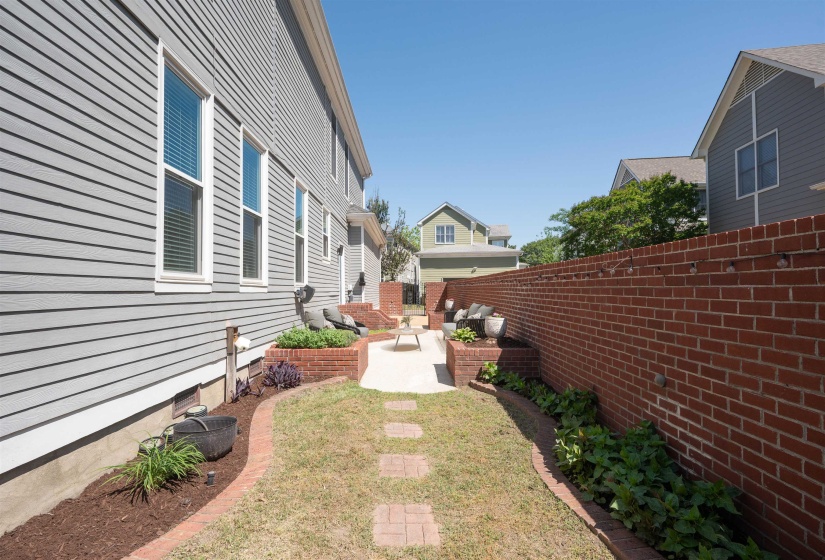 140 MARINA POINT LN, Memphis, Tennessee 38103, 3 Bedrooms Bedrooms, 6 Rooms Rooms,2.1 BathroomsBathrooms,Residential,For Sale,MARINA POINT,10219876