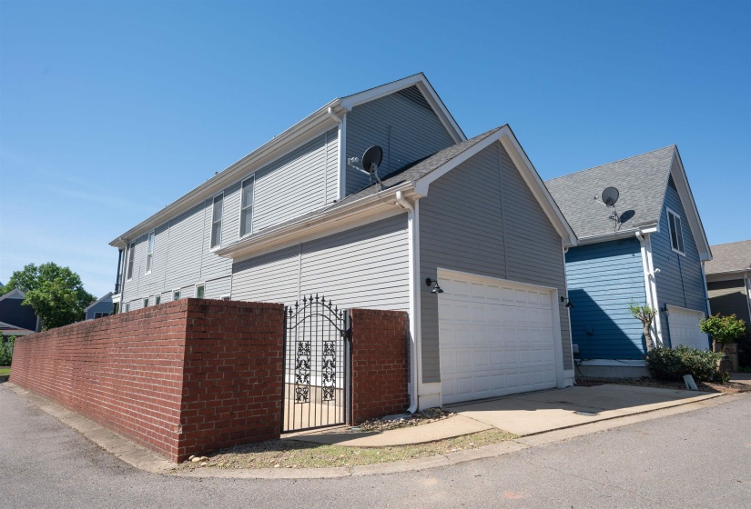 140 MARINA POINT LN, Memphis, Tennessee 38103, 3 Bedrooms Bedrooms, 6 Rooms Rooms,2.1 BathroomsBathrooms,Residential,For Sale,MARINA POINT,10219876