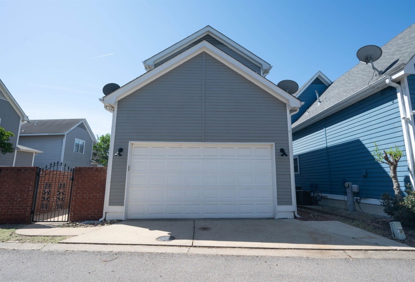 140 MARINA POINT LN, Memphis, Tennessee 38103, 3 Bedrooms Bedrooms, 6 Rooms Rooms,2.1 BathroomsBathrooms,Residential,For Sale,MARINA POINT,10219876