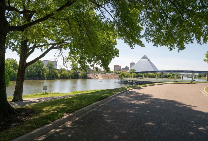 140 MARINA POINT LN, Memphis, Tennessee 38103, 3 Bedrooms Bedrooms, 6 Rooms Rooms,2.1 BathroomsBathrooms,Residential,For Sale,MARINA POINT,10219876