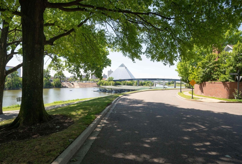 140 MARINA POINT LN, Memphis, Tennessee 38103, 3 Bedrooms Bedrooms, 6 Rooms Rooms,2.1 BathroomsBathrooms,Residential,For Sale,MARINA POINT,10219876