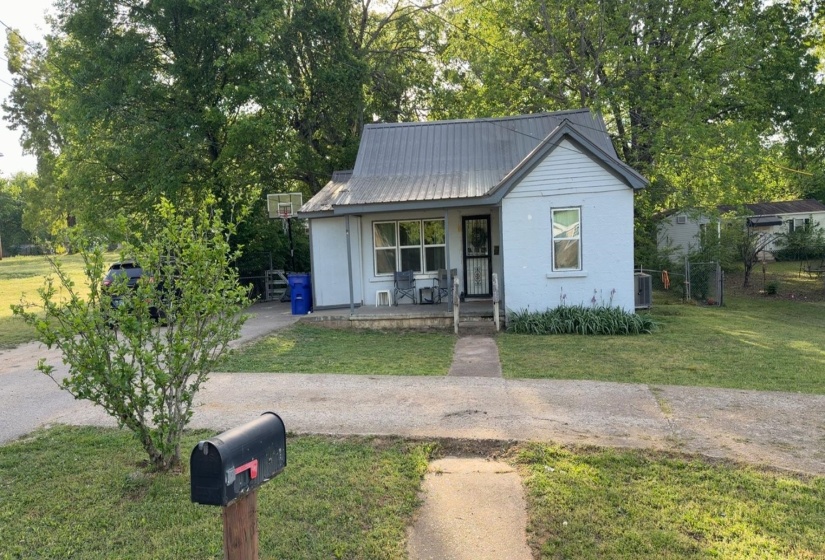 415 PATTERSON RD, Savannah, Tennessee 38372, 2 Bedrooms Bedrooms, 4 Rooms Rooms,1 BathroomBathrooms,Residential,For Sale,PATTERSON,10219882