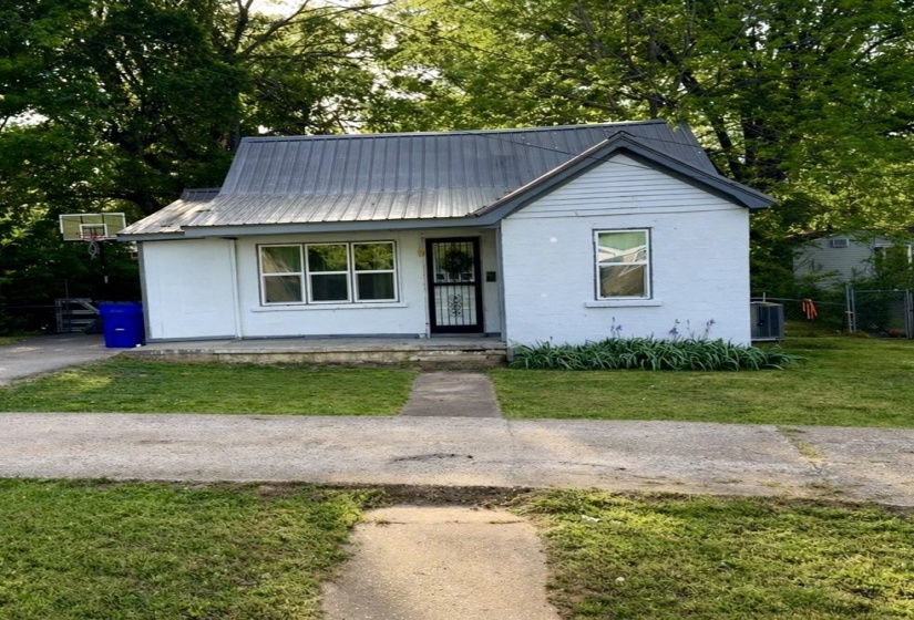 415 PATTERSON RD, Savannah, Tennessee 38372, 2 Bedrooms Bedrooms, 4 Rooms Rooms,1 BathroomBathrooms,Residential,For Sale,PATTERSON,10219882
