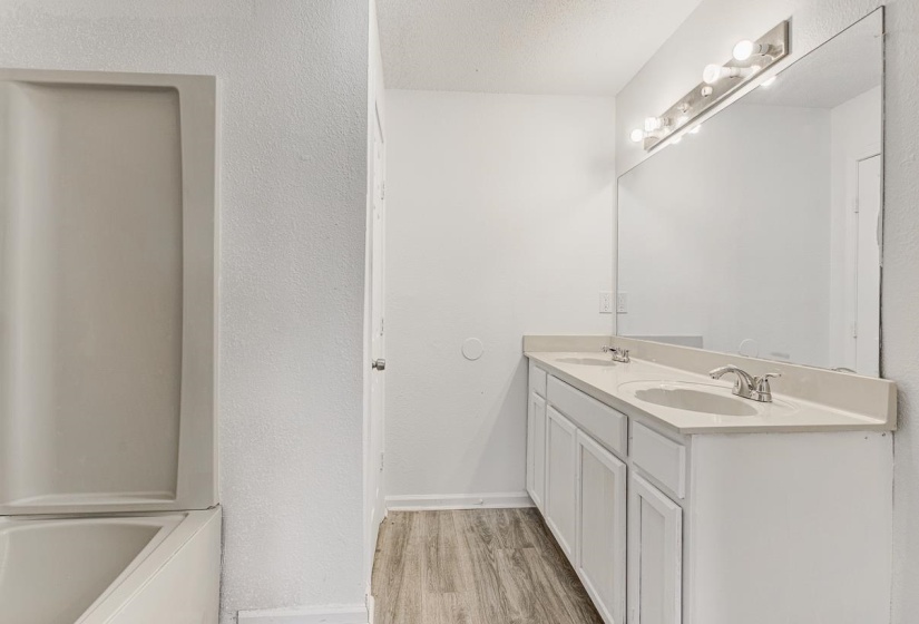 6928 NAPLES DR, Memphis, Tennessee 38018, 3 Bedrooms Bedrooms, 6 Rooms Rooms,2.1 BathroomsBathrooms,Residential,For Sale,NAPLES,10219888