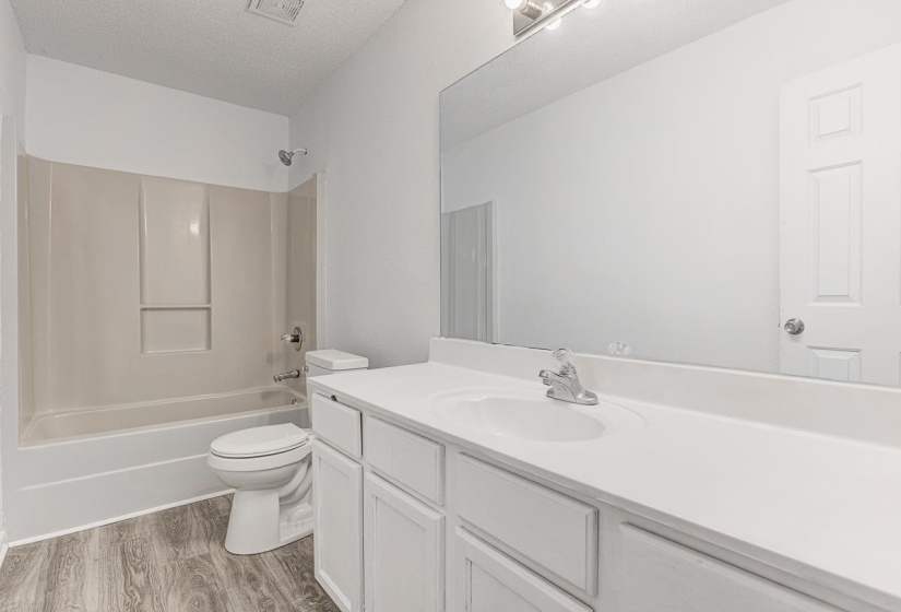 6928 NAPLES DR, Memphis, Tennessee 38018, 3 Bedrooms Bedrooms, 6 Rooms Rooms,2.1 BathroomsBathrooms,Residential,For Sale,NAPLES,10219888