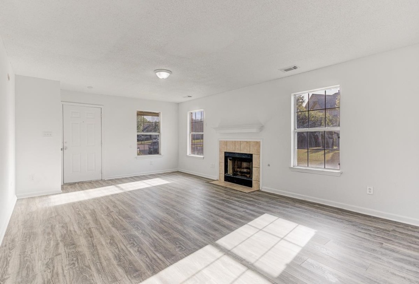 6928 NAPLES DR, Memphis, Tennessee 38018, 3 Bedrooms Bedrooms, 6 Rooms Rooms,2.1 BathroomsBathrooms,Residential,For Sale,NAPLES,10219888