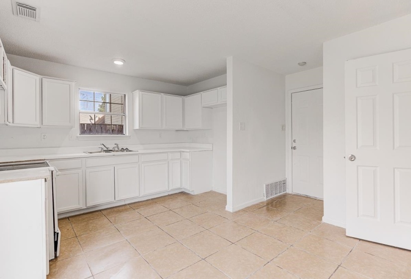 6928 NAPLES DR, Memphis, Tennessee 38018, 3 Bedrooms Bedrooms, 6 Rooms Rooms,2.1 BathroomsBathrooms,Residential,For Sale,NAPLES,10219888