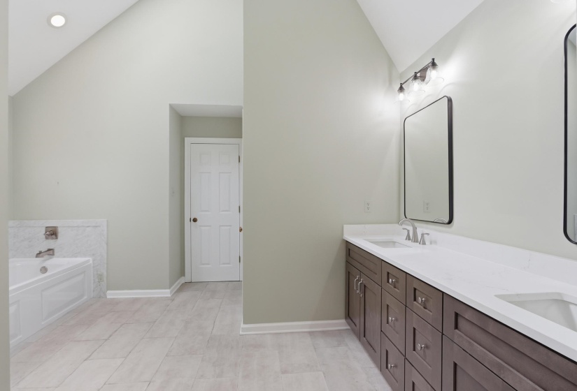 2108 PRESTWICK DR, Germantown, Tennessee 38139, 3 Bedrooms Bedrooms, 8 Rooms Rooms,2.1 BathroomsBathrooms,Residential,For Sale,PRESTWICK,10219894