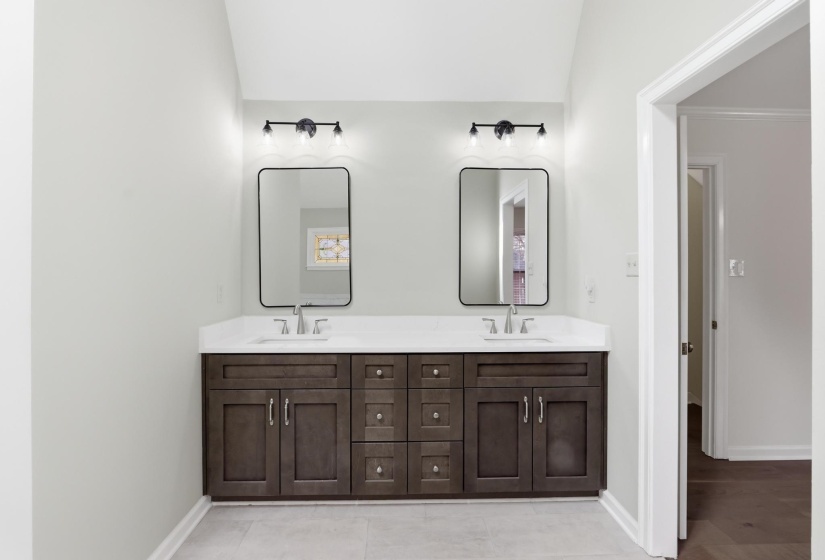 2108 PRESTWICK DR, Germantown, Tennessee 38139, 3 Bedrooms Bedrooms, 8 Rooms Rooms,2.1 BathroomsBathrooms,Residential,For Sale,PRESTWICK,10219894