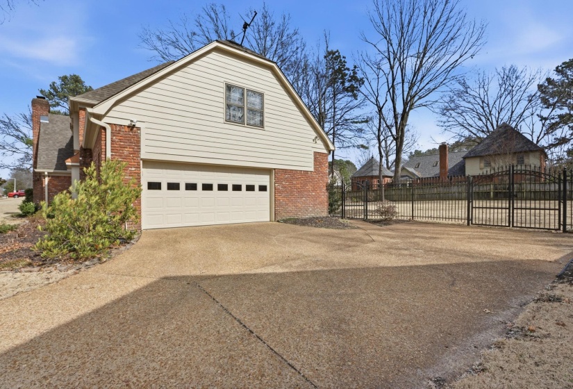 2108 PRESTWICK DR, Germantown, Tennessee 38139, 3 Bedrooms Bedrooms, 8 Rooms Rooms,2.1 BathroomsBathrooms,Residential,For Sale,PRESTWICK,10219894