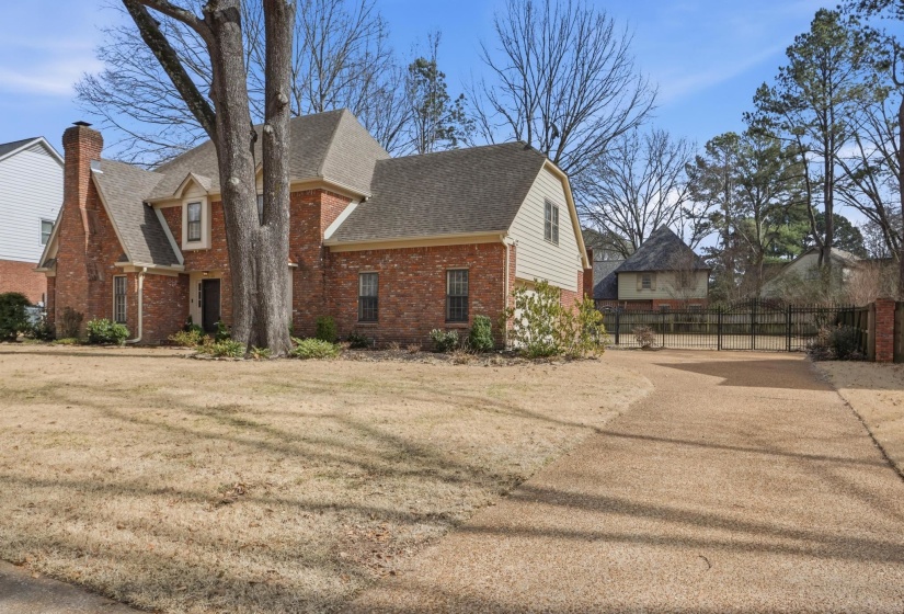 2108 PRESTWICK DR, Germantown, Tennessee 38139, 3 Bedrooms Bedrooms, 8 Rooms Rooms,2.1 BathroomsBathrooms,Residential,For Sale,PRESTWICK,10219894