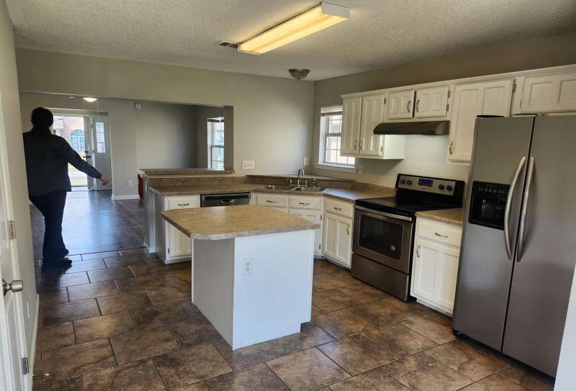 6667 EINAT CV, Memphis, Tennessee 38134, 3 Bedrooms Bedrooms, 6 Rooms Rooms,2.1 BathroomsBathrooms,Rental Properties,For Sale,EINAT,10219921