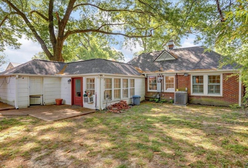 ....and yes the yard is fenced in...yea!